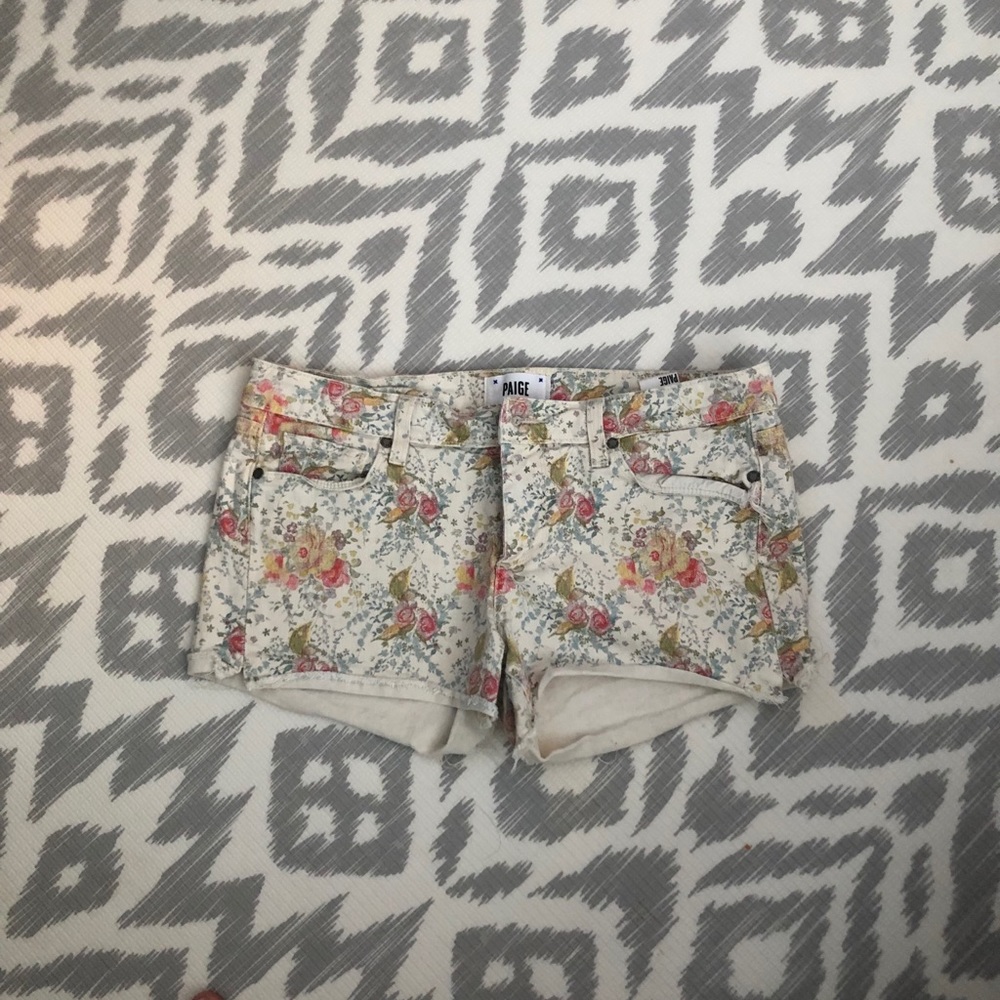 Super cute Paige denim floral print shorts